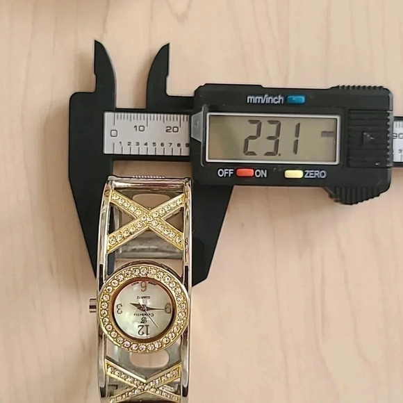 CELEBRITY Gold, Silver and Diamonds Bracelet, Mother of Pearl Dial - Picture 9 of 9